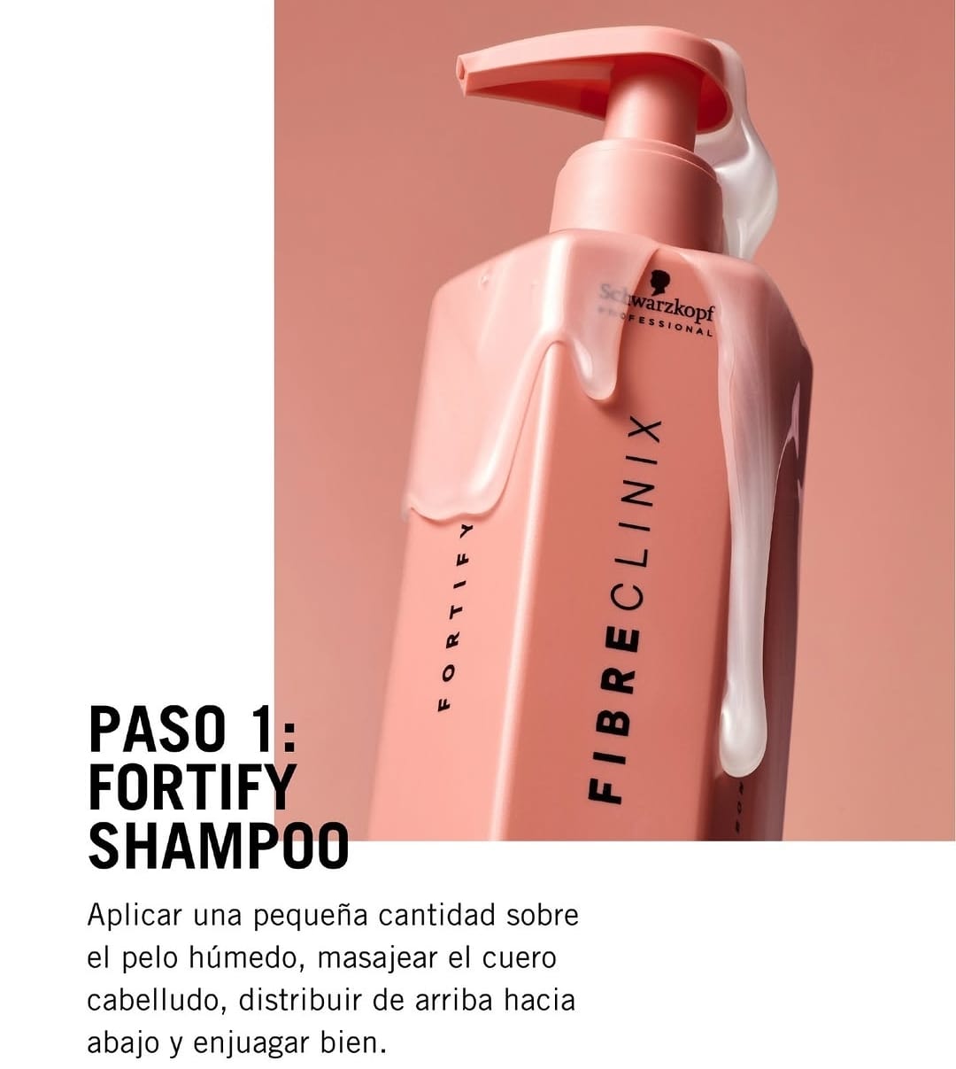 Paso 1 Fibre Clinix shampoo sobre pelo humedo